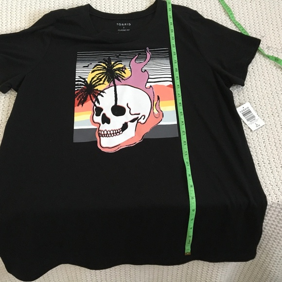 torrid Other - TORRID 2 CLASIC FIT FLAMING SKULL PALM TREE CLASSIC FIT TOP, SIZE 2X